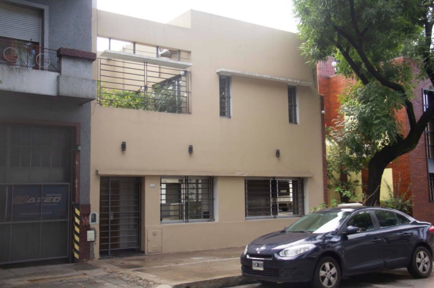 CASA 4 AMBIENTES CON PATIO Y TERRAZA /Ref: 329