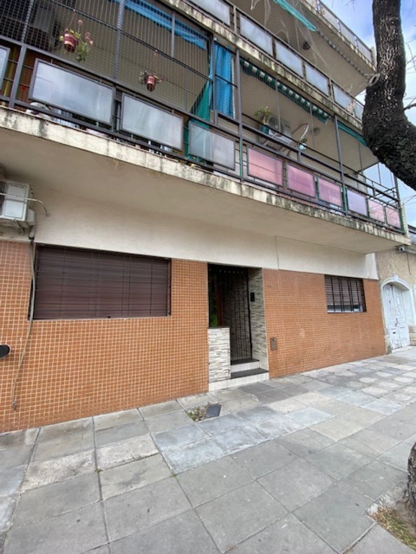 3 AMBIENTES EN PLANTA BAJA C/PATIO /Ref: 353